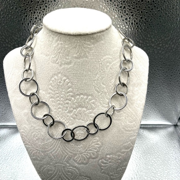 Lia Sophia Silver Circle Necklace. Circles in 2 Sizes Stunning Statement Lia - Picture 4 of 6